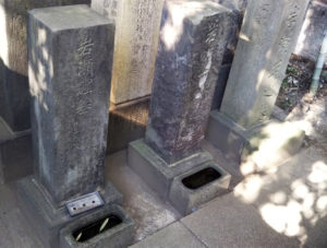 山東京伝・山東京山の墓